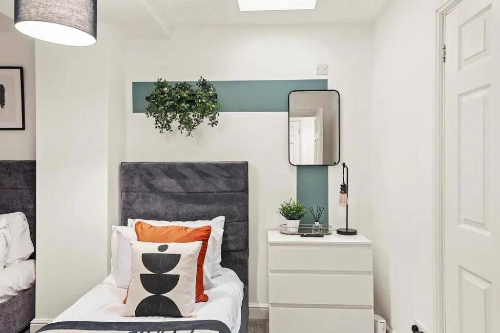 Apartment Lovely Gem - Sleeps 22 *