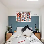 Lovely Bristol Gem - Sleeps 23