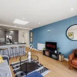 Lovely Bristol Gem - Sleeps 23