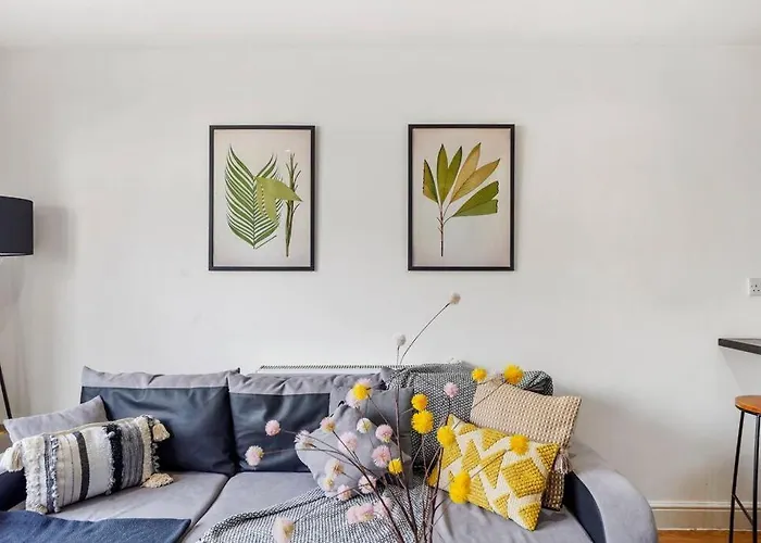 Lovely Bristol Gem - Sleeps 23