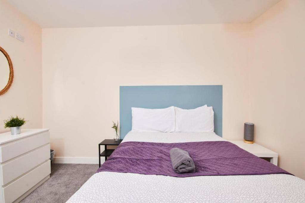 Lovely Gem - Sleeps 22 * Bristol