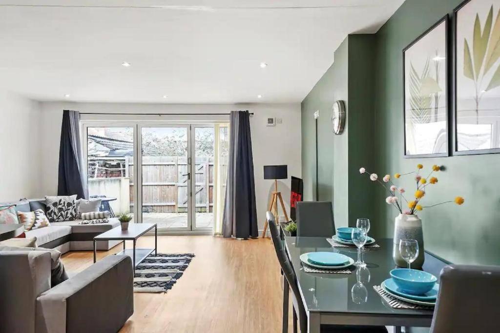 Apartment Lovely Gem - Sleeps 22 *