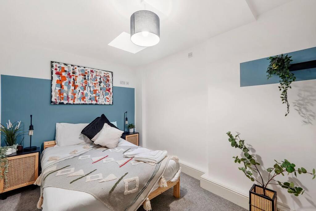 Lovely Gem - Sleeps 22 Apartment *