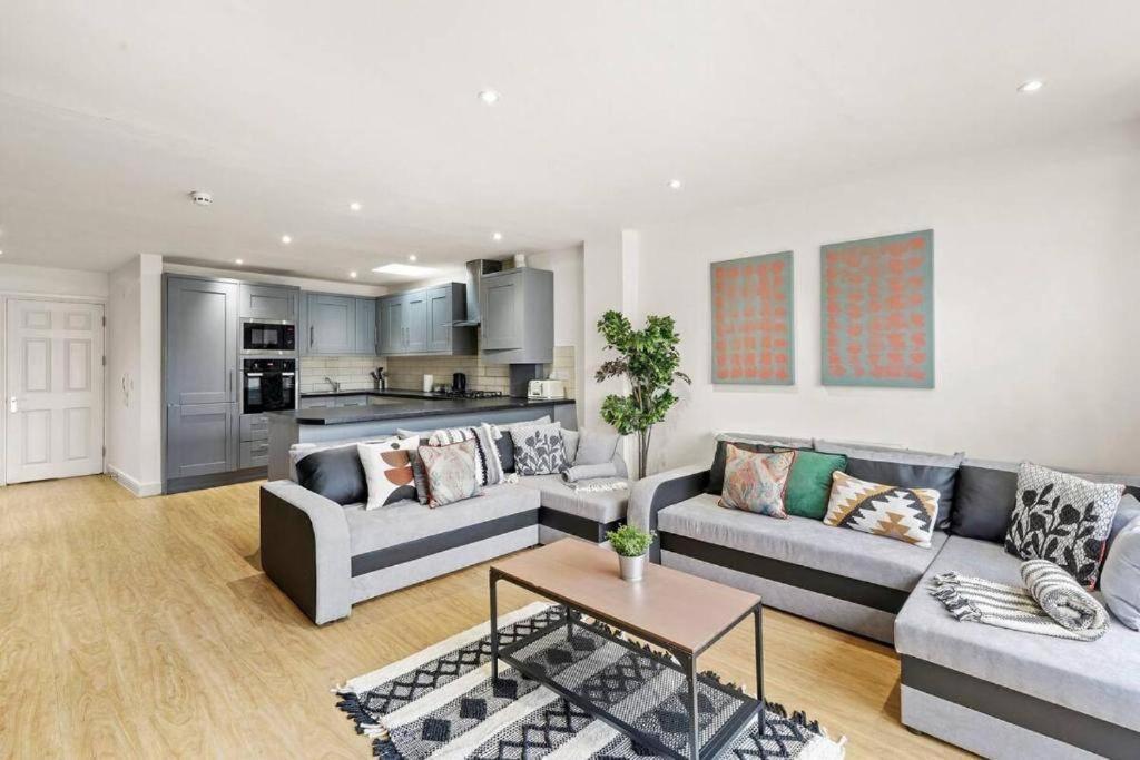 Apartment Lovely Gem - Sleeps 22